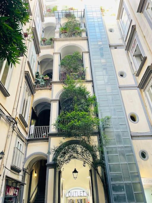 Re Gallo Luxury Apartment Plebiscito In Via Chiaia Nápoly Kültér fotó