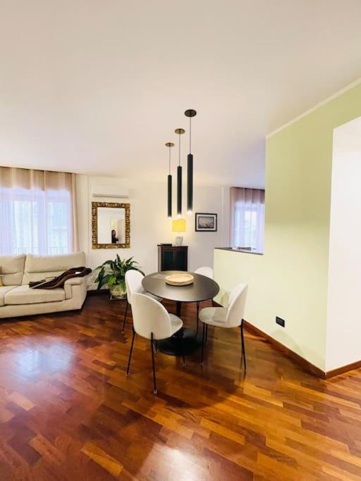 Re Gallo Luxury Apartment Plebiscito In Via Chiaia Nápoly Kültér fotó