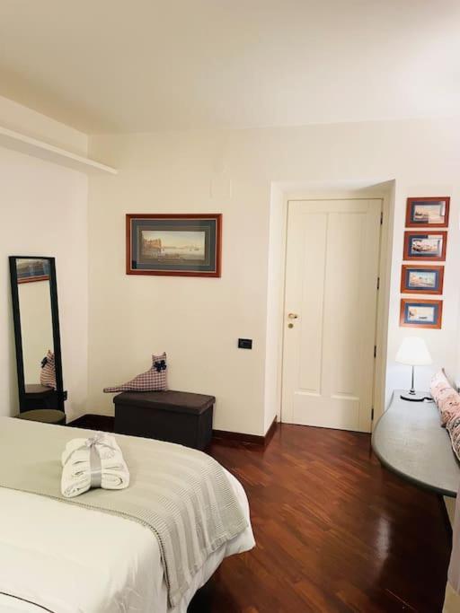Re Gallo Luxury Apartment Plebiscito In Via Chiaia Nápoly Kültér fotó