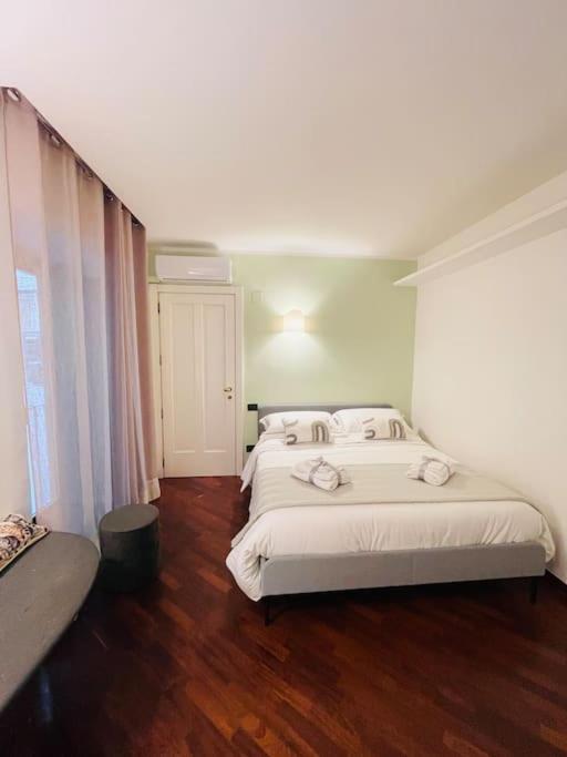Re Gallo Luxury Apartment Plebiscito In Via Chiaia Nápoly Kültér fotó