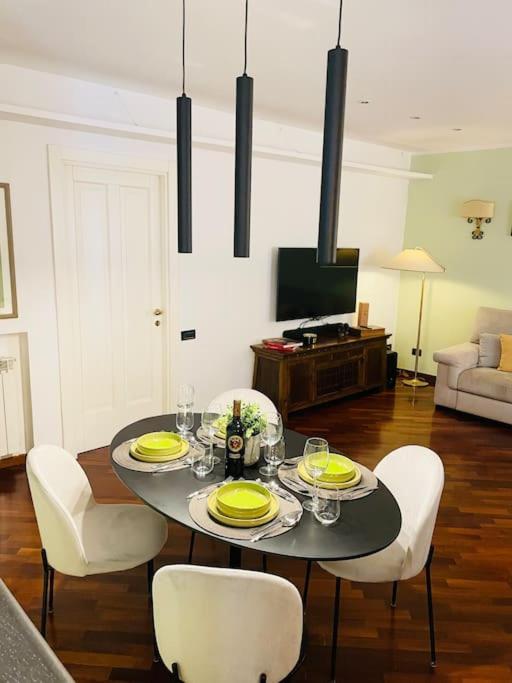 Re Gallo Luxury Apartment Plebiscito In Via Chiaia Nápoly Kültér fotó