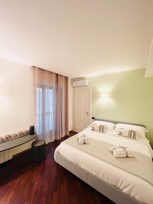 Re Gallo Luxury Apartment Plebiscito In Via Chiaia Nápoly Kültér fotó