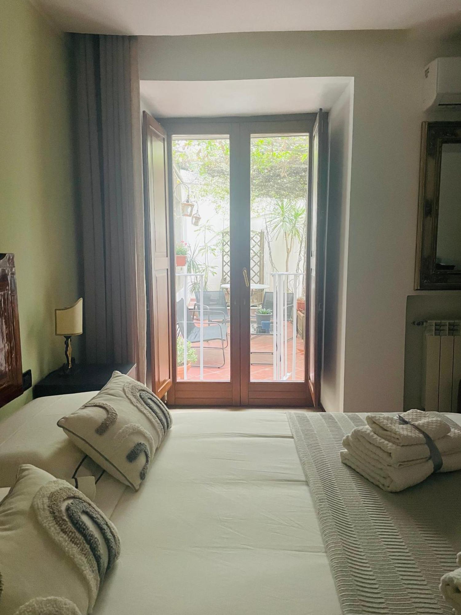 Re Gallo Luxury Apartment Plebiscito In Via Chiaia Nápoly Kültér fotó