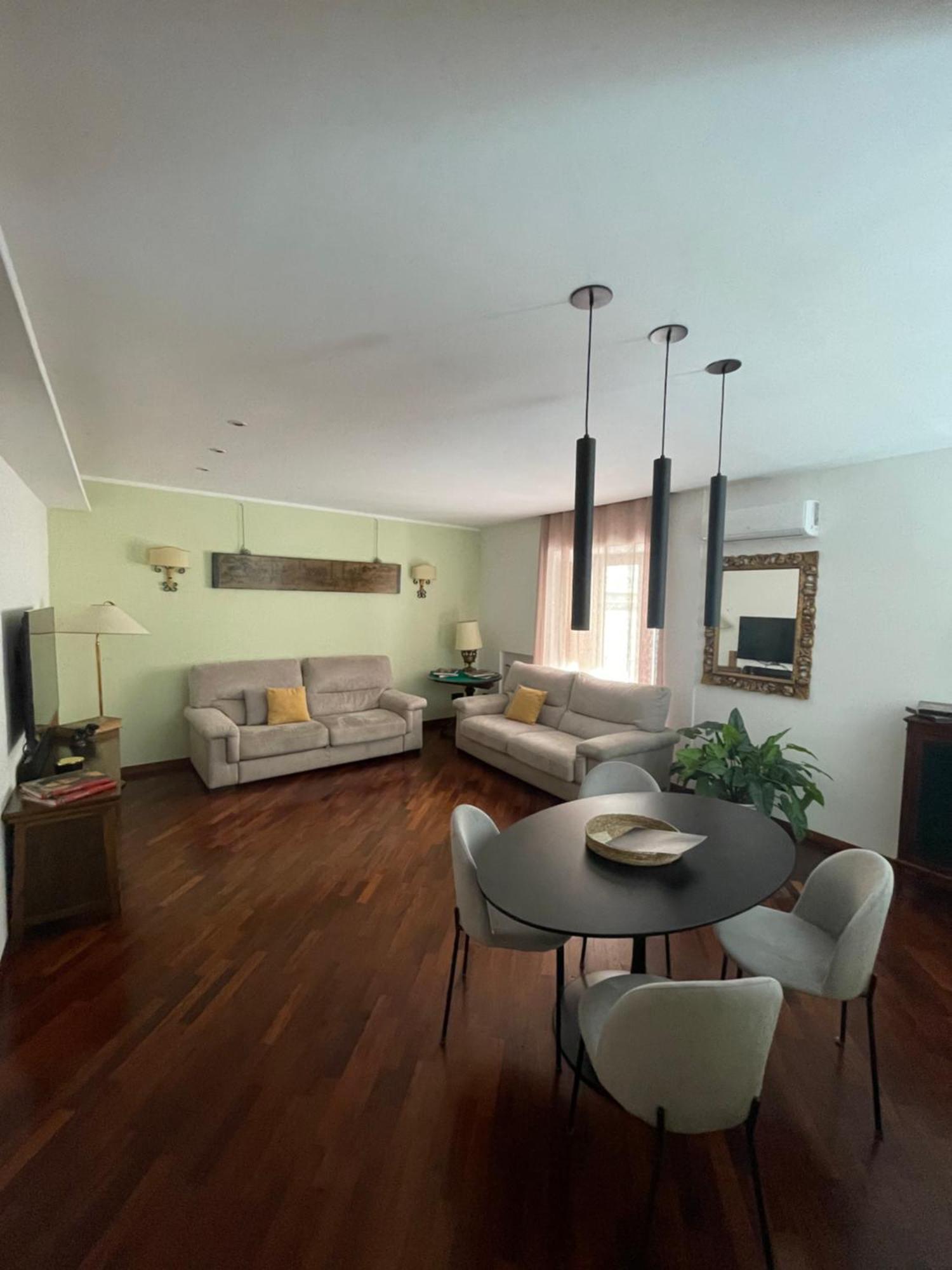 Re Gallo Luxury Apartment Plebiscito In Via Chiaia Nápoly Kültér fotó